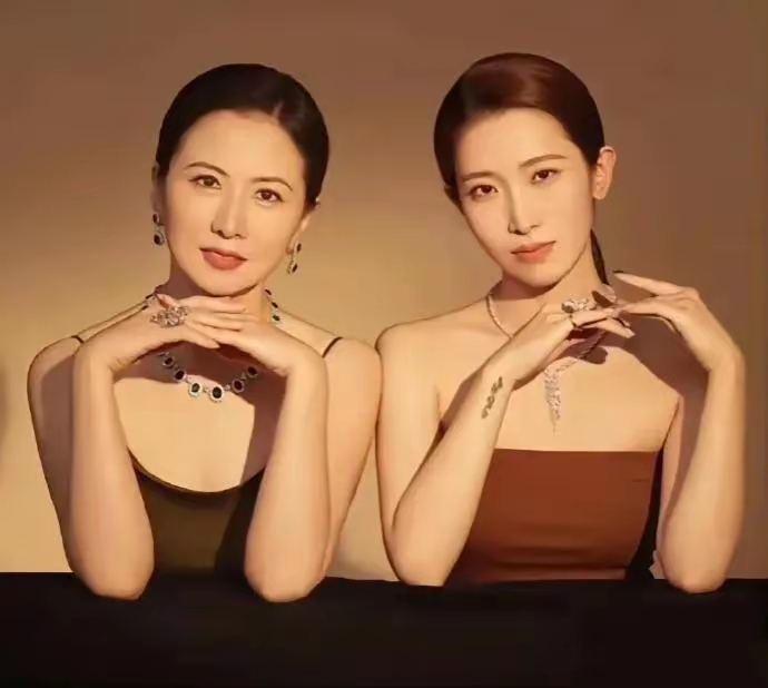 从"我妈管太宽"到"姐妹贴贴"：中国式亲情正在破圈